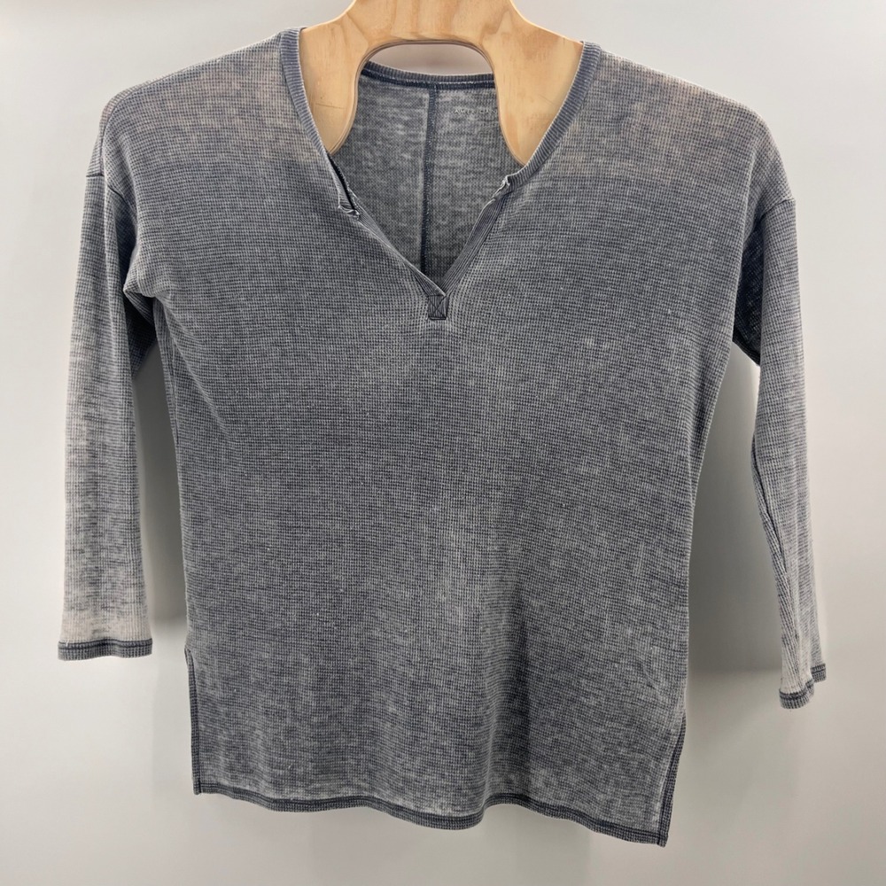 American Eagle Outfitters Women Gray Waffle Knit Henley Shirt Top Size S - Picture 1 of 5